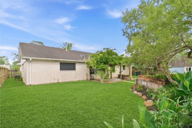5007 W Plum Street, Pearland, TX 77581