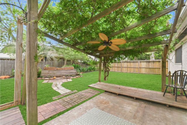 5007 W Plum Street, Pearland, TX 77581