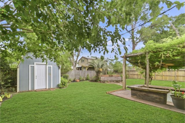 5007 W Plum Street, Pearland, TX 77581