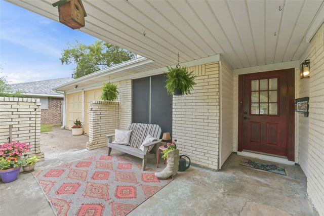 5007 W Plum Street, Pearland, TX 77581