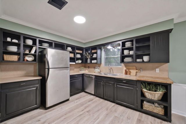 5007 W Plum Street, Pearland, TX 77581