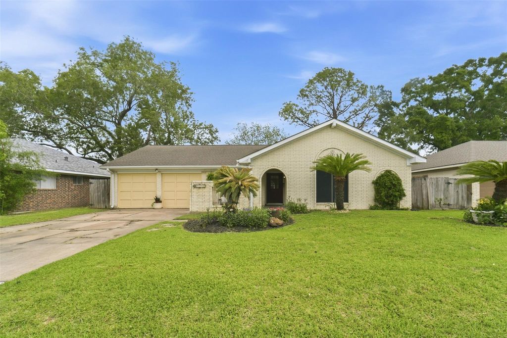 5007 W Plum Street, Pearland, TX 77581