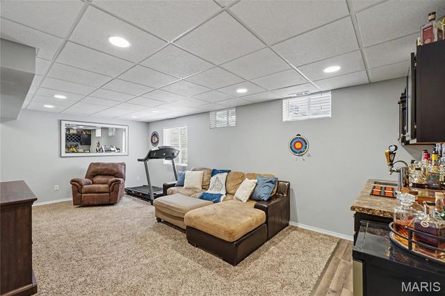1001 Harmony Lake Parkway, St Peters, MO 63376