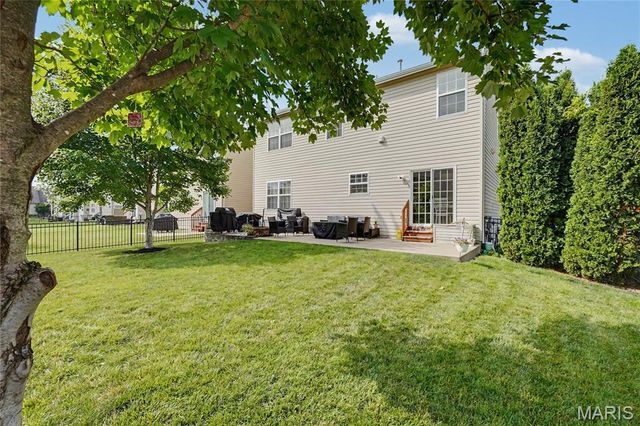 1001 Harmony Lake Parkway, St Peters, MO 63376