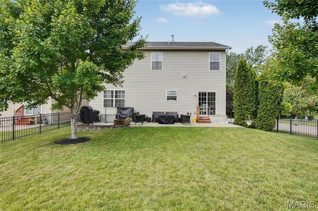 1001 Harmony Lake Parkway, St Peters, MO 63376