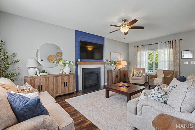 1001 Harmony Lake Parkway, St Peters, MO 63376
