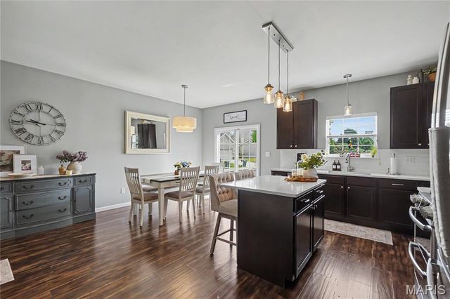 1001 Harmony Lake Parkway, St Peters, MO 63376
