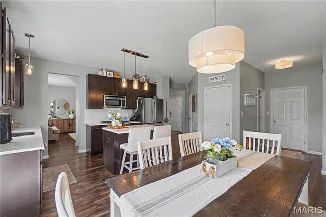1001 Harmony Lake Parkway, St Peters, MO 63376