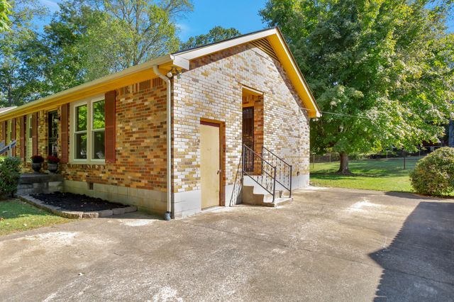 221 Paddock Rd, Clarksville, TN 37043