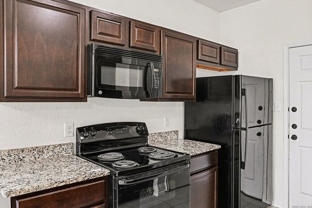 8703-8705 Vista De Nubes, Converse, TX 78109