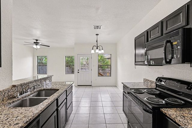8703-8705 Vista De Nubes, Converse, TX 78109