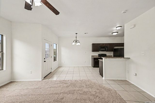 8703-8705 Vista De Nubes, Converse, TX 78109