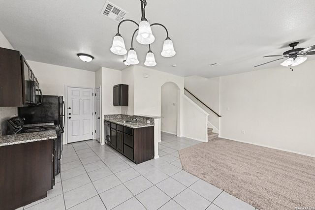 8703-8705 Vista De Nubes, Converse, TX 78109