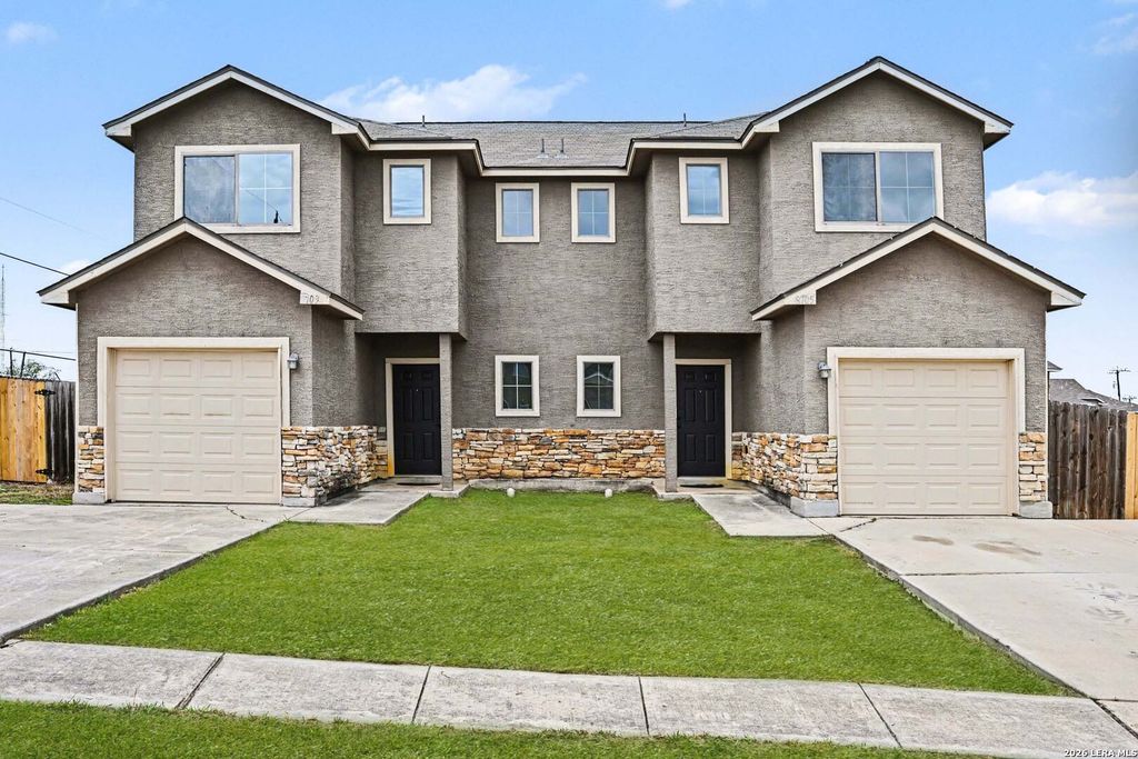 8703-8705 Vista De Nubes, Converse, TX 78109