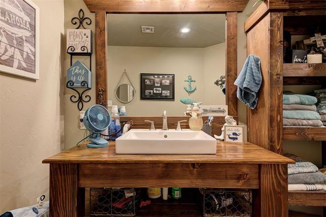 330730 E 860 Road, Wellston, OK 74881