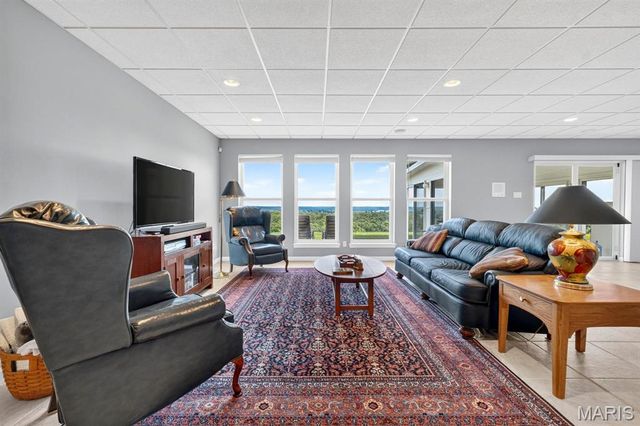 343 Bluff View Circle, St Louis, MO 63129