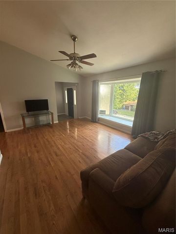 5108 Twelve Oaks Avenue, Villa Ridge, MO 63089