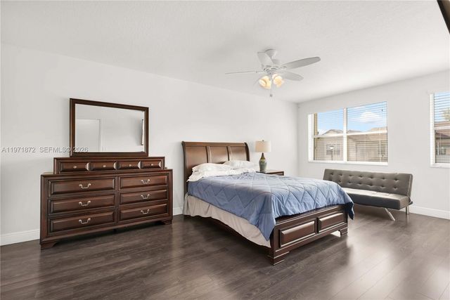 9581 SW 3rd St, Pembroke Pines, FL 33025