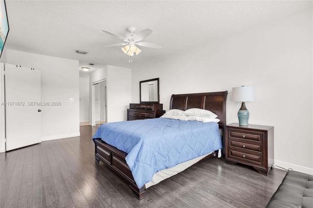 9581 SW 3rd St, Pembroke Pines, FL 33025