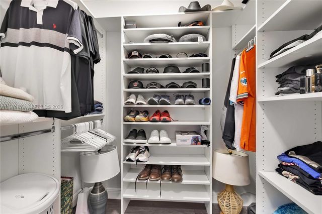 9581 SW 3rd St, Pembroke Pines, FL 33025