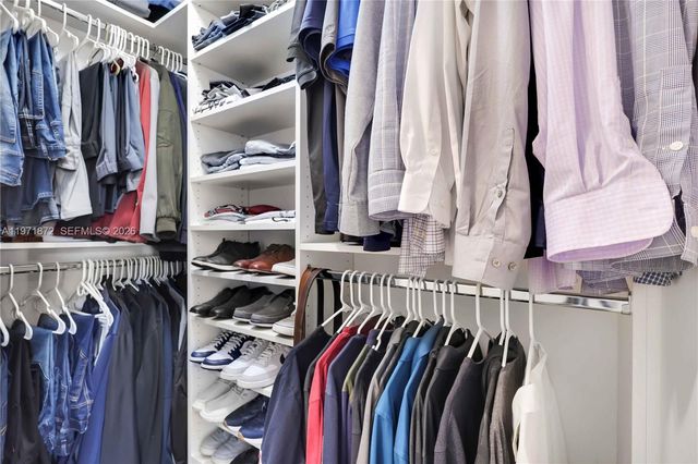 9581 SW 3rd St, Pembroke Pines, FL 33025