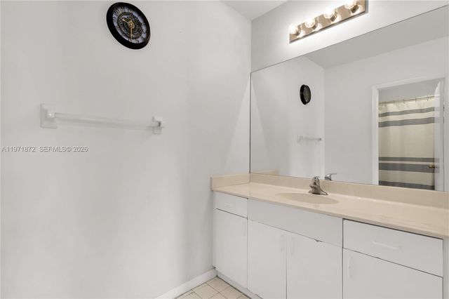 9581 SW 3rd St, Pembroke Pines, FL 33025