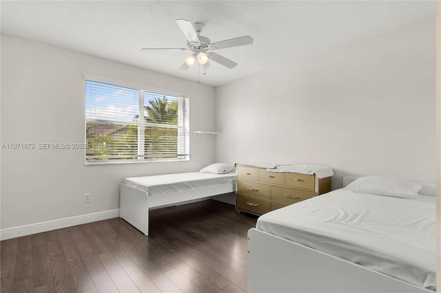 9581 SW 3rd St, Pembroke Pines, FL 33025