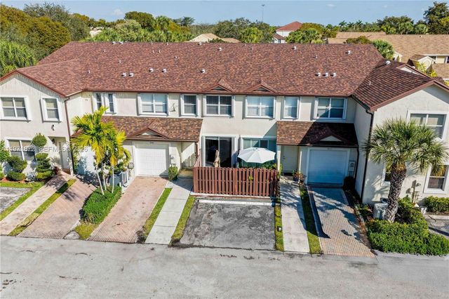 9581 SW 3rd St, Pembroke Pines, FL 33025