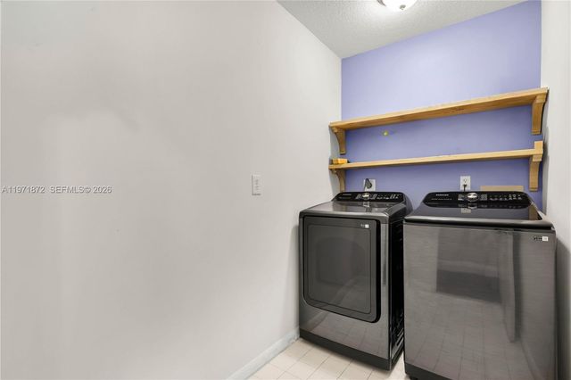 9581 SW 3rd St, Pembroke Pines, FL 33025