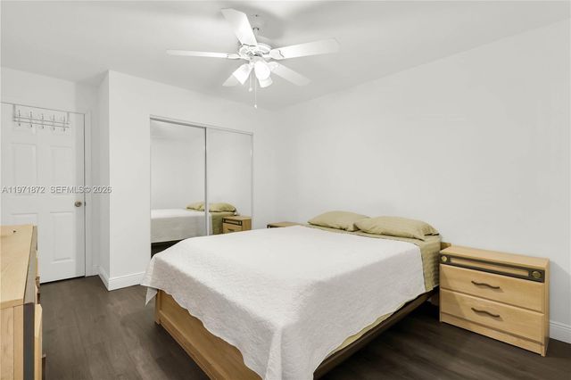 9581 SW 3rd St, Pembroke Pines, FL 33025