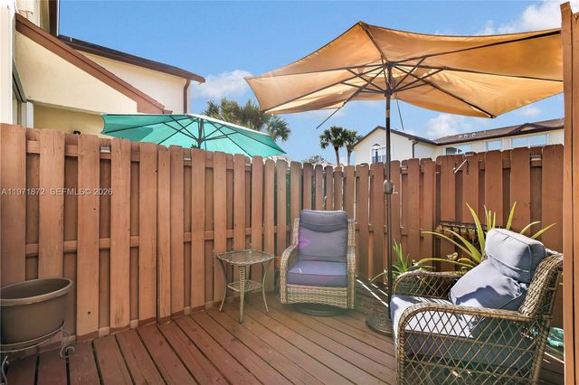 9581 SW 3rd St, Pembroke Pines, FL 33025