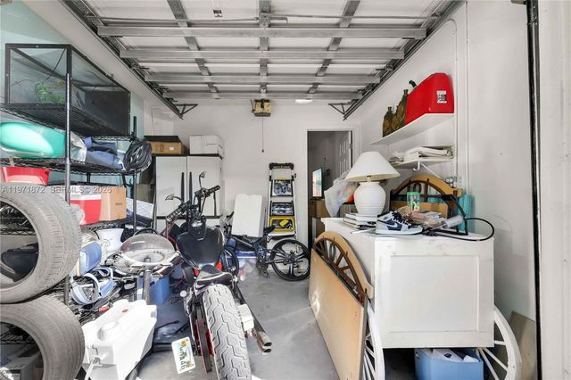 9581 SW 3rd St, Pembroke Pines, FL 33025