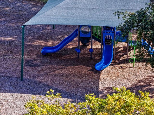 9581 SW 3rd St, Pembroke Pines, FL 33025