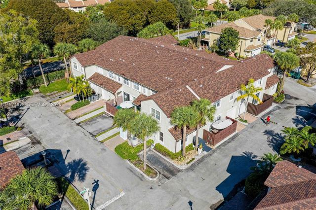 9581 SW 3rd St, Pembroke Pines, FL 33025