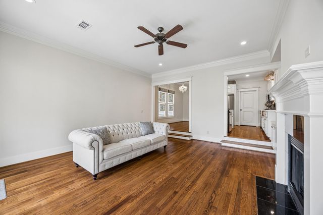 227 W 24th Street, Houston, TX 77008