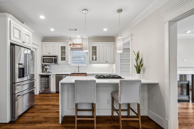 227 W 24th Street, Houston, TX 77008
