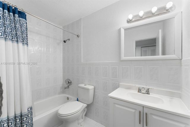 1950 W 54th St 406, Hialeah, FL 33012
