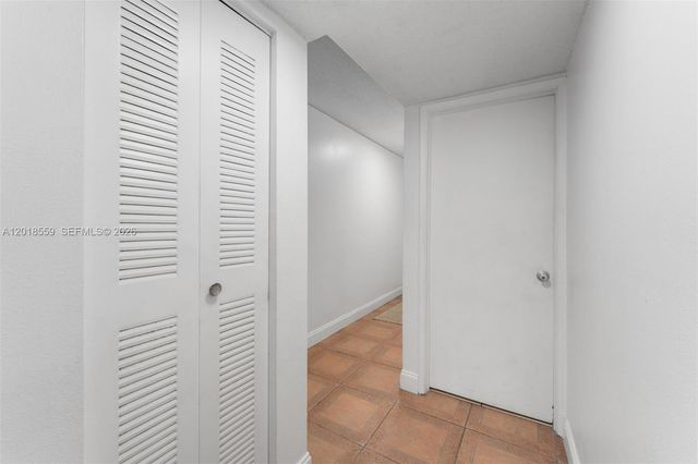 1950 W 54th St 406, Hialeah, FL 33012