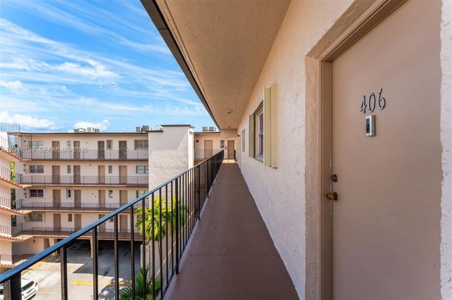1950 W 54th St 406, Hialeah, FL 33012