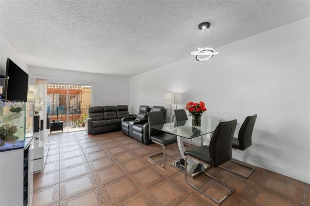 1950 W 54th St 406, Hialeah, FL 33012