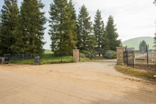 24211 Johns Drive, Porterville, CA 93257