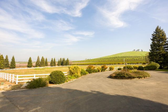 24211 Johns Drive, Porterville, CA 93257