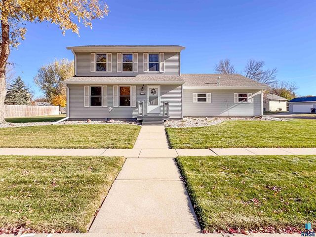 900 S Parkview Blvd Boulevard, Brandon, SD 57005