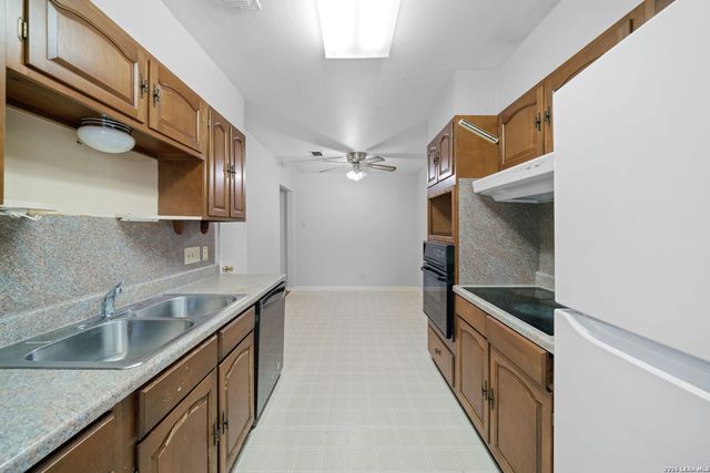 130 Algarita Rd, San Marcos, TX 78666