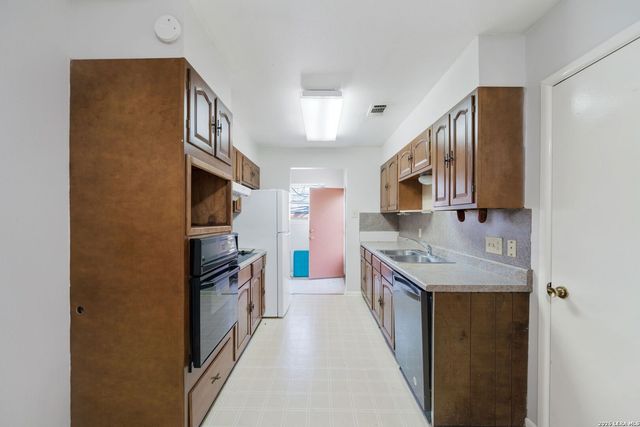 130 Algarita Rd, San Marcos, TX 78666