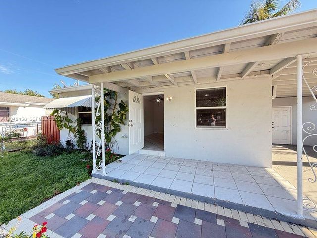 2210 Roosevelt St, Hollywood, FL 33020