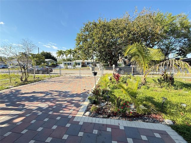 2210 Roosevelt St, Hollywood, FL 33020