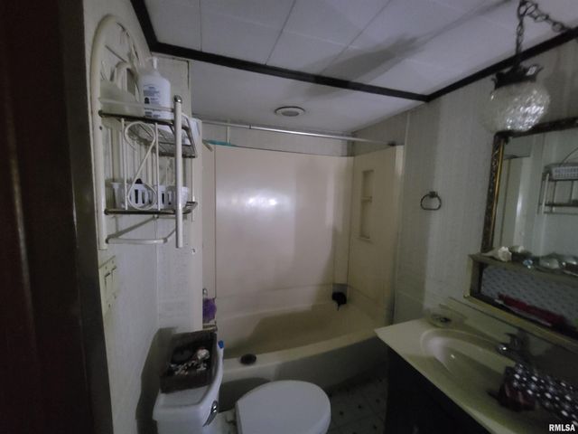 905 W MONROE Street, Herrin, IL 62948