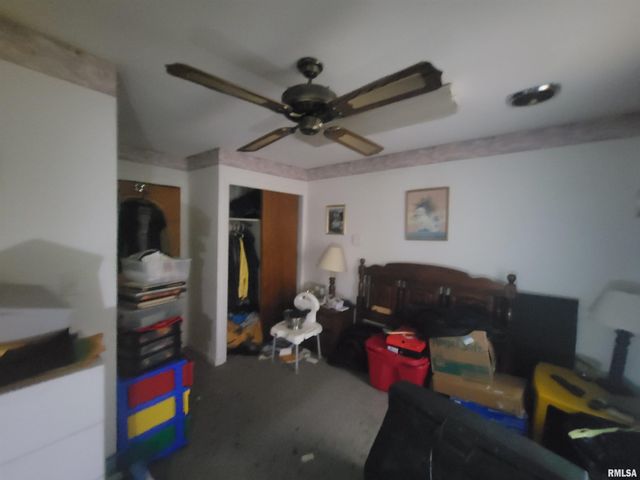 905 W MONROE Street, Herrin, IL 62948