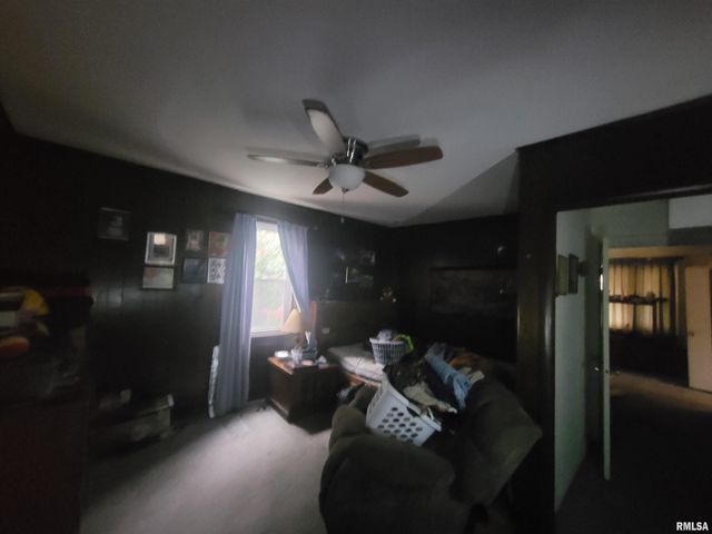 905 W MONROE Street, Herrin, IL 62948